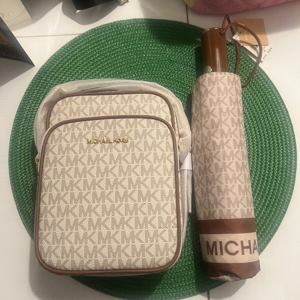 MICHAEL Michael Kors Jet Set Double Zip Crossbody & Umbrella Set (NWT)